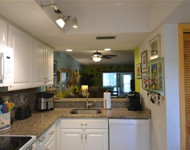 126 Caryl Way - Photo Thumbnail 6