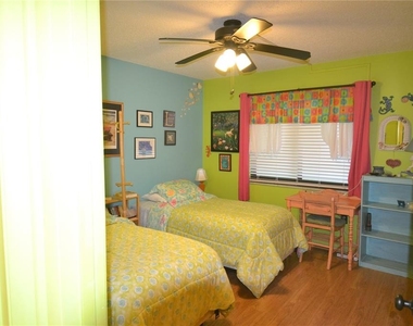 126 Caryl Way - Photo Thumbnail 14