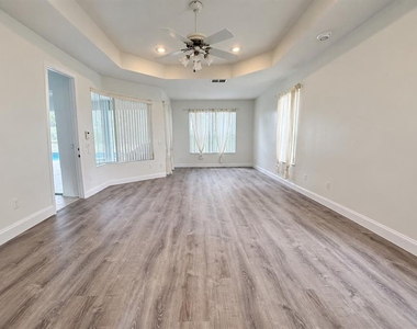 13535 Bluewater Circle - Photo Thumbnail 11