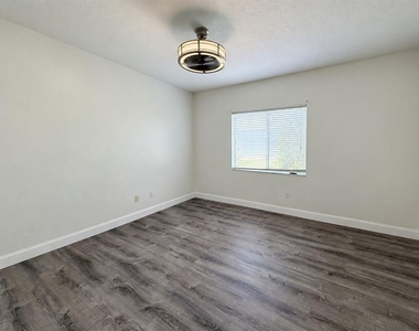 13535 Bluewater Circle - Photo Thumbnail 17