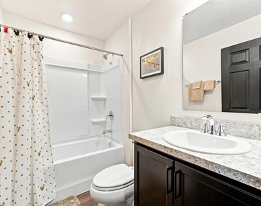 455 Overpool Avenue - Photo Thumbnail 13