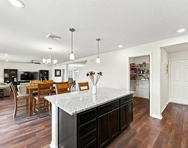455 Overpool Avenue - Photo Thumbnail 8