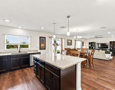 455 Overpool Avenue - Photo Thumbnail 10