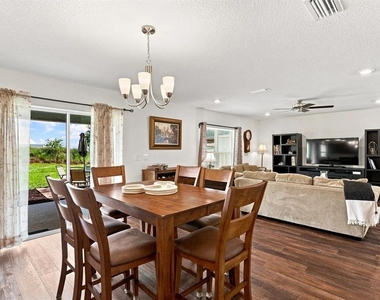 455 Overpool Avenue - Photo Thumbnail 6