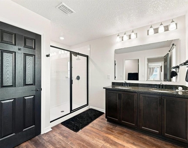 455 Overpool Avenue - Photo Thumbnail 18