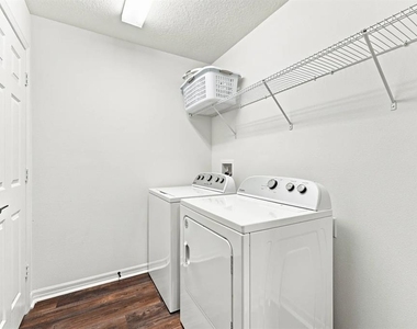 455 Overpool Avenue - Photo Thumbnail 19