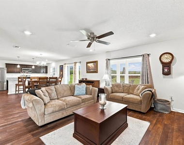 455 Overpool Avenue - Photo Thumbnail 4