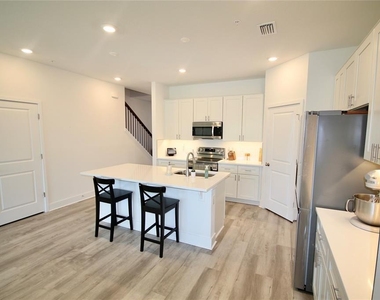 1138 Desert Candle Drive - Photo Thumbnail 7