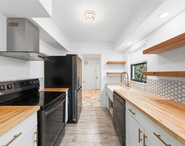 3205 Joyann Street - Photo Thumbnail 7