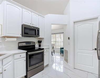 4934 Lazy Oaks Way - Photo Thumbnail 14