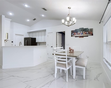 4934 Lazy Oaks Way - Photo Thumbnail 11