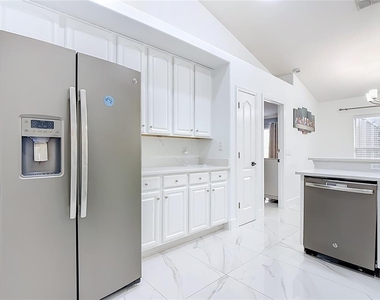 4934 Lazy Oaks Way - Photo Thumbnail 18