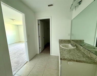 476 Madison Drive - Photo Thumbnail 8