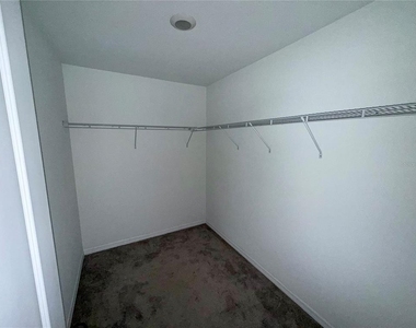 476 Madison Drive - Photo Thumbnail 9