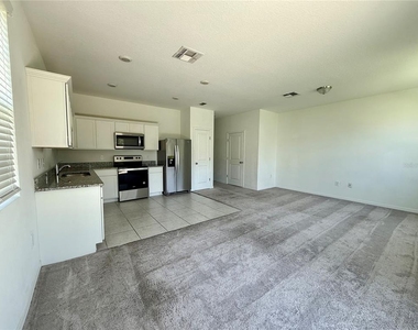 476 Madison Drive - Photo Thumbnail 4