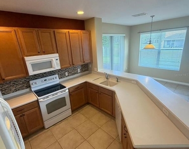 4576 Barbados Loop - Photo Thumbnail 10
