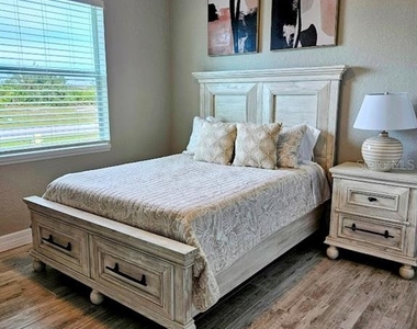 372 Baytree Drive - Photo Thumbnail 5