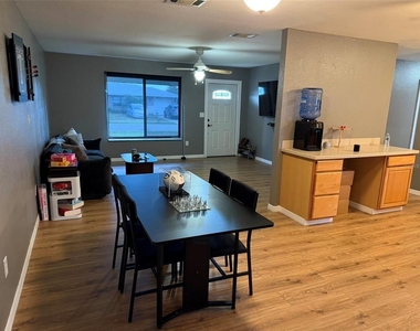 8620 Alam Avenue - Photo Thumbnail 5