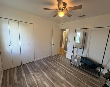 8620 Alam Avenue - Photo Thumbnail 15