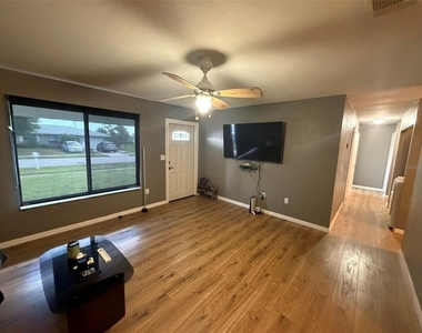 8620 Alam Avenue - Photo Thumbnail 4