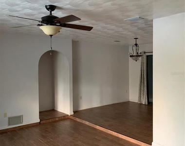 2211 Hardey Street - Photo Thumbnail 2