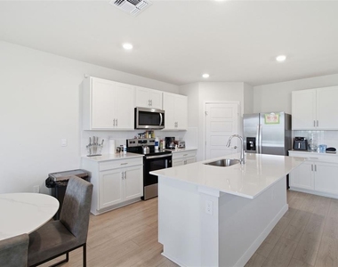 18114 Wheathouse Place - Photo Thumbnail 5