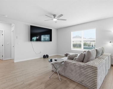 18114 Wheathouse Place - Photo Thumbnail 12