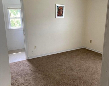2430 Amelia Avenue - Photo Thumbnail 8
