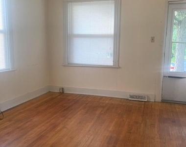 2430 Amelia Avenue - Photo Thumbnail 4