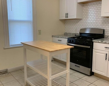 2430 Amelia Avenue - Photo Thumbnail 2