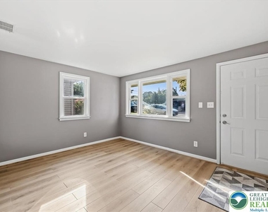 1219 E Highland Street - Photo Thumbnail 5