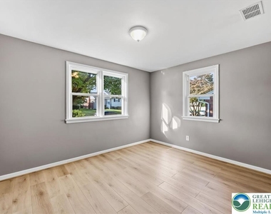 1219 E Highland Street - Photo Thumbnail 15