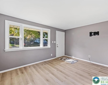 1219 E Highland Street - Photo Thumbnail 4