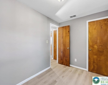 1219 E Highland Street - Photo Thumbnail 14
