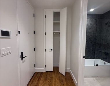 997 Rogers Avenue - Photo Thumbnail 3