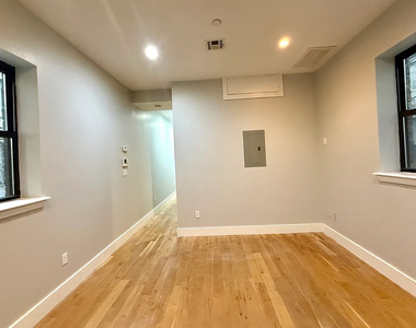1020 Park Place - Photo Thumbnail 3