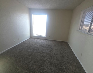 10908 Bob Stone Drive - Photo Thumbnail 11