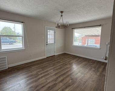 1109 Huckleberry Street - Photo Thumbnail 4