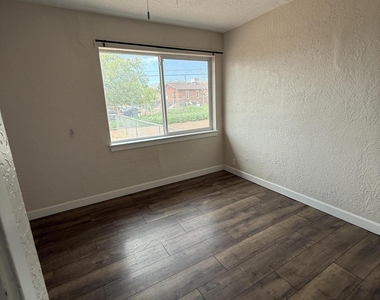 1109 Huckleberry Street - Photo Thumbnail 10