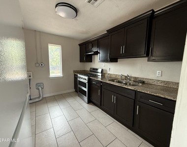 1109 Huckleberry Street - Photo Thumbnail 6