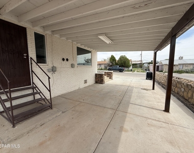 1109 Huckleberry Street - Photo Thumbnail 12