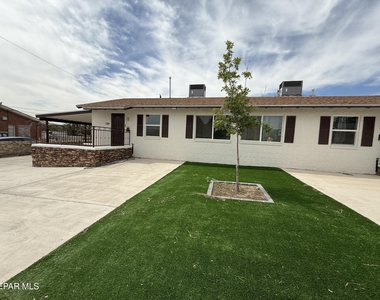 1109 Huckleberry Street - Photo Thumbnail 1