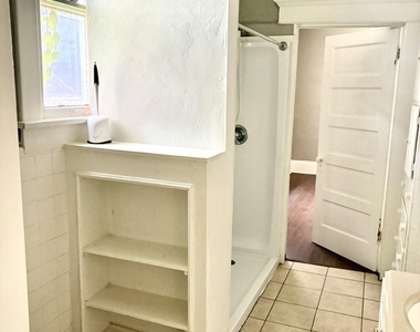 1219 N Laurel Street - Photo Thumbnail 12