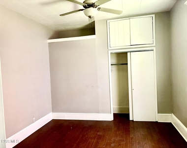 1219 N Laurel Street - Photo Thumbnail 5