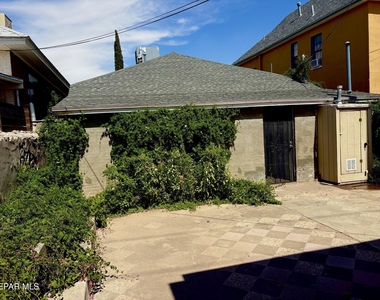 1219 N Laurel Street - Photo Thumbnail 3
