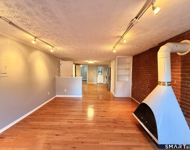 46 Warren Street - Photo Thumbnail 2