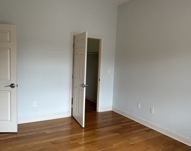 2518 Whitney Avenue - Photo Thumbnail 15