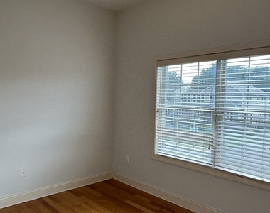 2518 Whitney Avenue - Photo Thumbnail 13