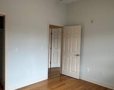 2518 Whitney Avenue - Photo Thumbnail 12