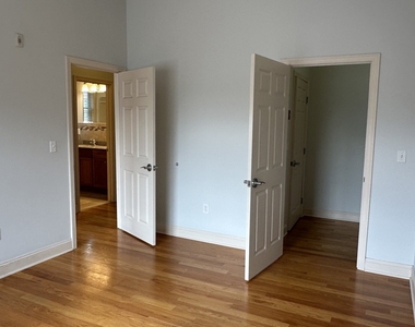 2518 Whitney Avenue - Photo Thumbnail 16